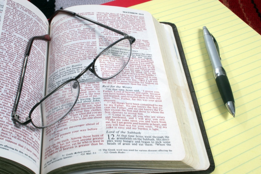 EL ESTUDIO BÍBLICO de “DEBEMOS”. (Nos acerca más a Dios).